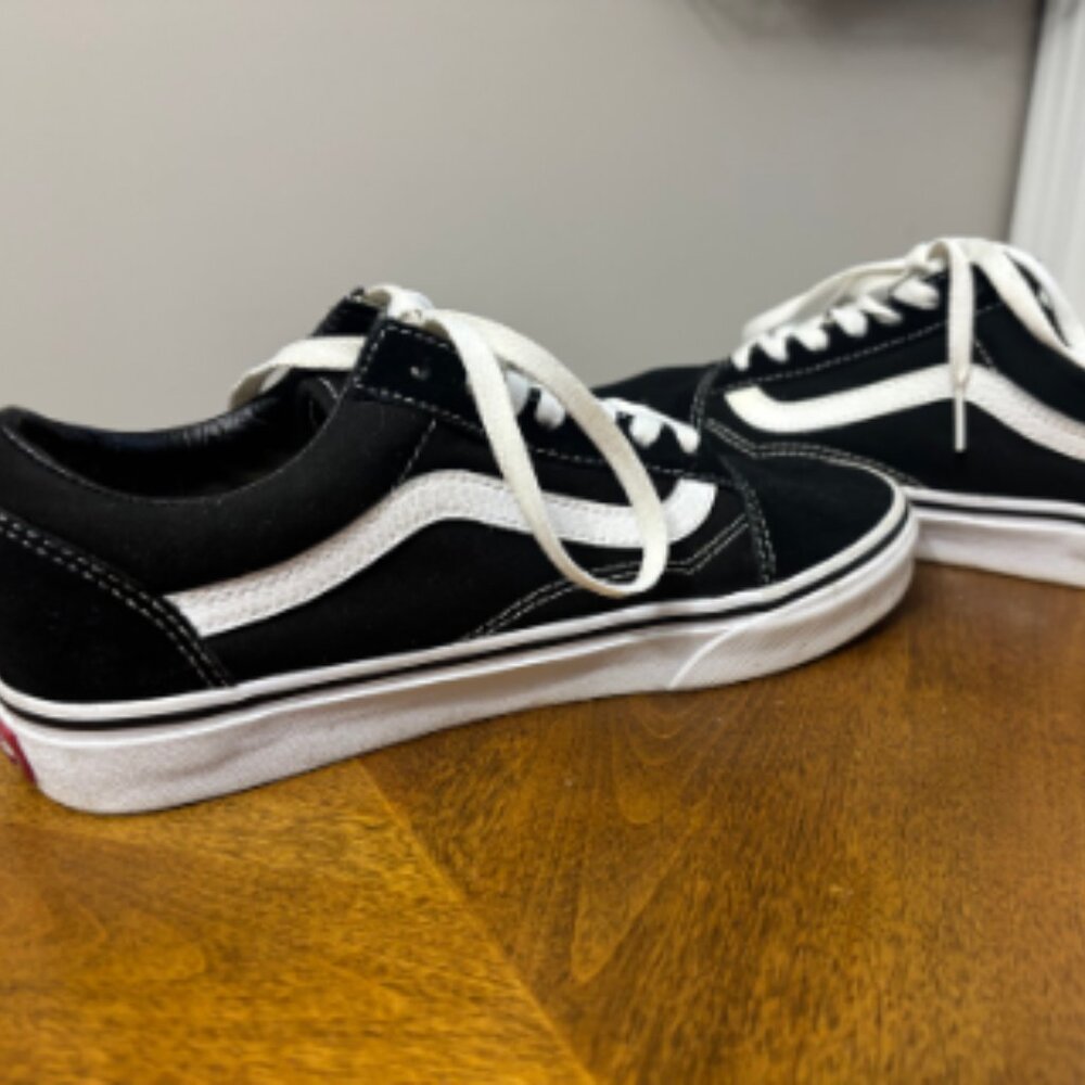 Black Old Skool Vans Low Top Womens: 7.5  Mens: 6.0